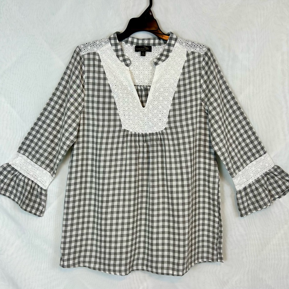 NEW Suzanne Betro Gray Gingham And Lace Peasant Top / Small